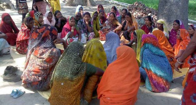 Orientation session by trained field workers, regarding preventive measures for skin infections, in progress. (Photo by Jan Gramin Vikas Sansthan, Ghazipur)