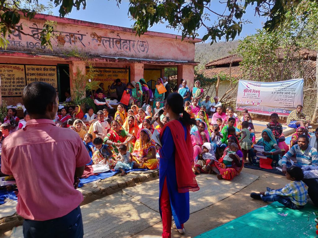 District health officials in Latehar, Jharkhand, raise awareness on women’s health issues.