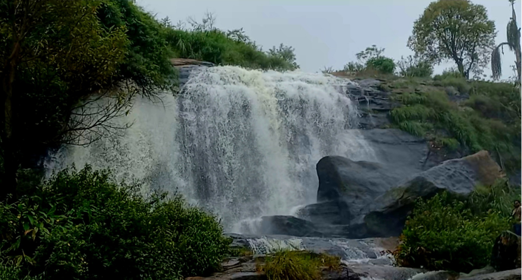 Kacharam falls in Keezhanthoor is a prime destination for tourists and trekkers alike.